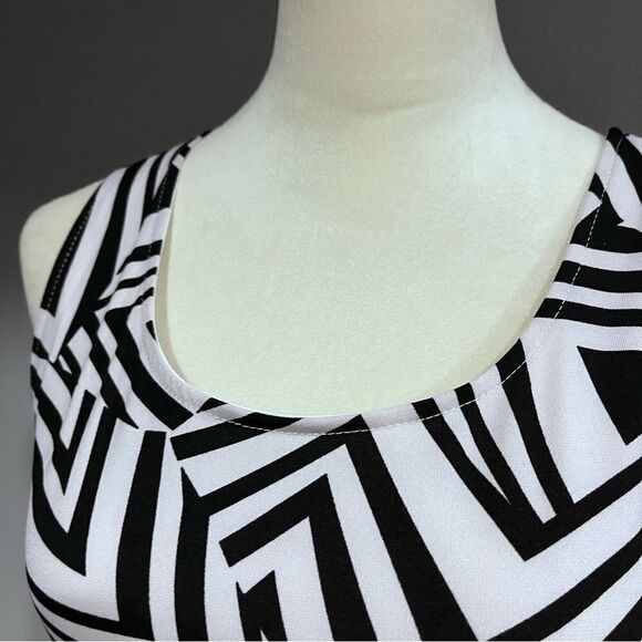 Banana USA vintage geometric print mini dress with open back details - Picture 2 of 16
